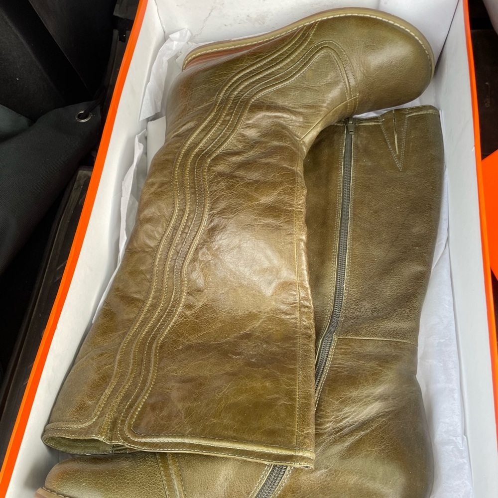 Women’s boots